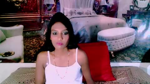 Snapshot of indianlovebug chatting on December 30, 5:58 am Leah online show from December 30, 5:58 am