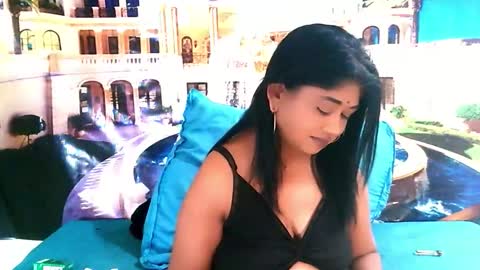 Mika online show from November 25, 6:39 pm