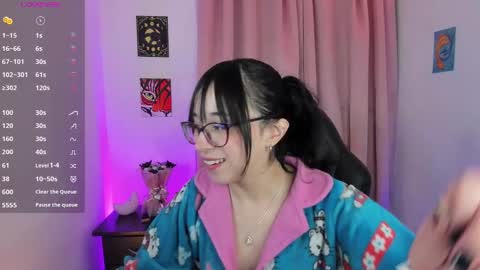 Snapshot of indra_cam chatting on October 2, 3:27 am Diana online show from October 2, 3:27 am
