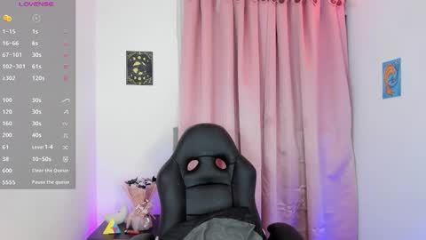 Snapshot of indra_cam chatting on October 16, 3:17 am Diana online show from October 16, 3:17 am