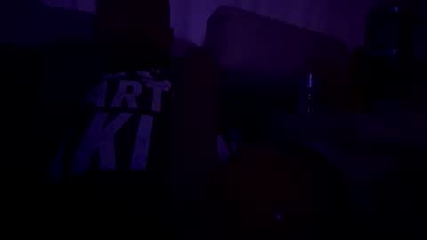 ineedafreak4209 online show from April 18, 9:44 am