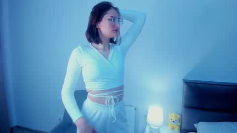 Kira online show from November 10, 4:04 am