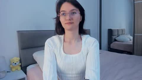 Kira online show from November 17, 4:15 am