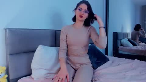 Kira online show from October 31, 4:35 am