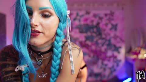 MAL ---  online show from October 31, 10:21 pm