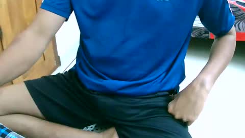 Inglorious Hairy Uncut online show from December 4, 10:40 am