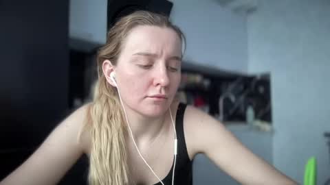 iniva05 online show from April 15, 9:45 am