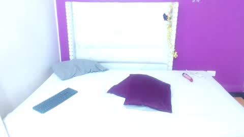 innocent_sexybaby online show from November 28, 5:59 am