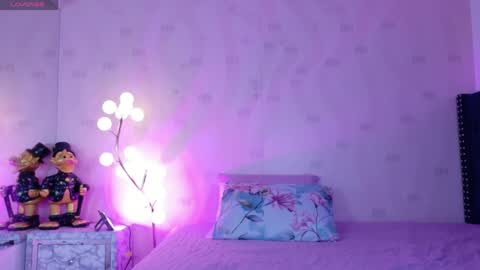 innocenthazel online show from April 9, 2:48 am