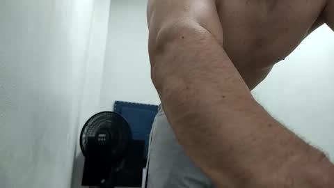 INSTAGRAM  camilodlx online show from November 29, 3:19 pm