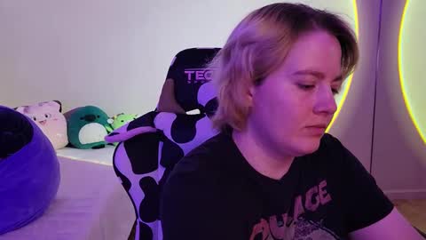 Faye online show from December 17, 4:43 pm