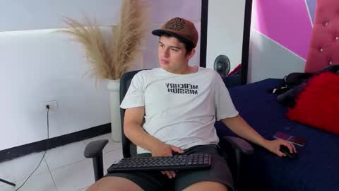 Snapshot of invincible200 chatting on September 29, 3:22 pm invincible200 online show from September 29, 3:22 pm