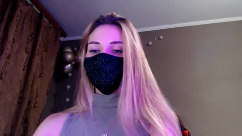 Lily online show from November 25, 4:06 pm