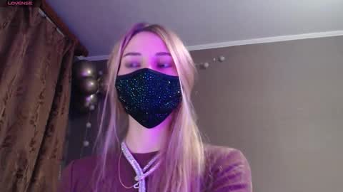 Lily online show from November 5, 4:42 pm