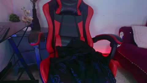 iris_roses online show from July 28, 8:45 pm