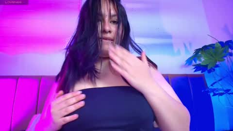 iris_roses online show from May 7, 8:37 pm