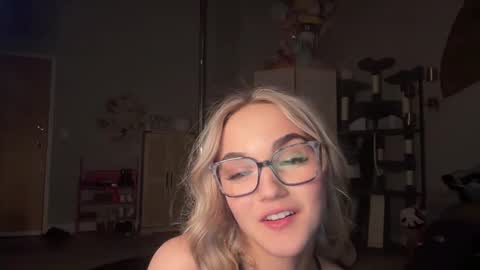 Snapshot of iris_world chatting on February 23, 12:41 am iris online show from February 23, 12:41 am