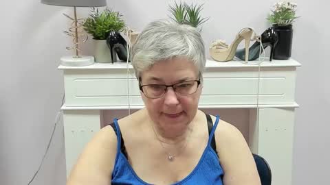 I R I S online show from December 18, 7:36 am