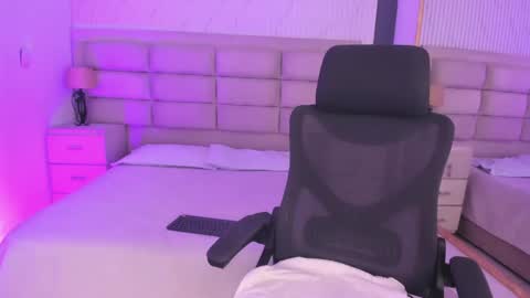 Iris Fyre  online show from April 13, 1:26 pm