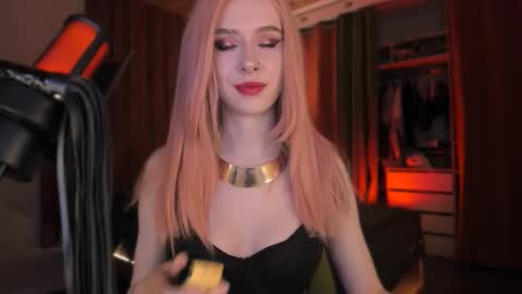 Miss Iris Fansly Miss Iris new inst.  online show from December 5, 9:01 pm