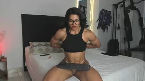 irismuscle online show from July 14, 5:40 pm