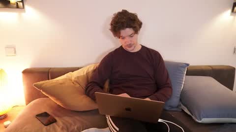 Sam online show from November 9, 6:54 pm