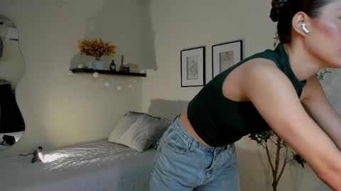 isa_____ online show from April 15, 2:37 am