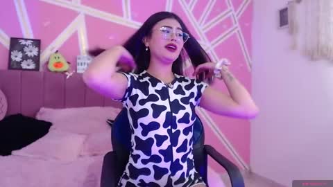 isabela online show from February 4, 8:24 pm