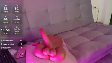 Snapshot of isa_hall chatting on February 18, 1:32 am Isabella Hall online show from February 18, 1:32 am