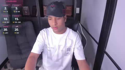 Snapshot of isaacblack_ chatting on October 12, 6:28 am IsaacBlack online show from October 12, 6:28 am