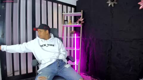 Snapshot of isaacblack_ chatting on October 8, 4:29 am IsaacBlack online show from October 8, 4:29 am