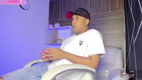 Snapshot of isaacblack_ chatting on September 12, 4:47 am IsaacBlack online show from September 12, 4:47 am