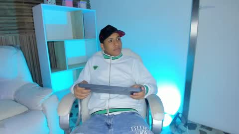 Snapshot of isaacblack_ chatting on September 18, 4:27 am IsaacBlack online show from September 18, 4:27 am