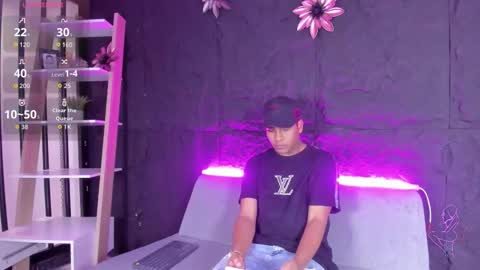 Snapshot of isaacblack_ chatting on October 2, 5:06 am IsaacBlack online show from October 2, 5:06 am