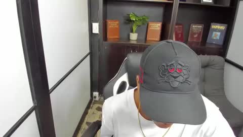 Snapshot of isaacblack_ chatting on October 17, 5:55 am IsaacBlack online show from October 17, 5:55 am