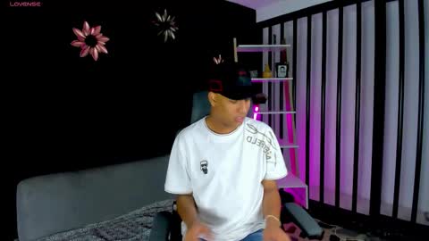 Snapshot of isaacblack_ chatting on October 16, 5:18 am IsaacBlack online show from October 16, 5:18 am