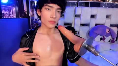 isaacnova online show from July 19, 1:57 pm