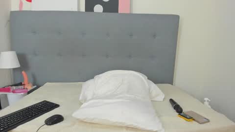 isabella online show from February 19, 4:33 pm