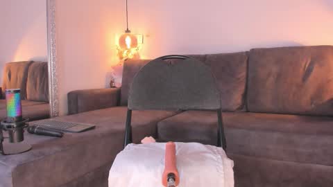 Isabela online show from December 5, 1:09 pm