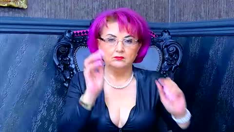 Isabella Conte online show from December 1, 6:06 pm