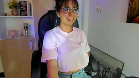 Isabella22 1 online show from March 4, 9:43 pm