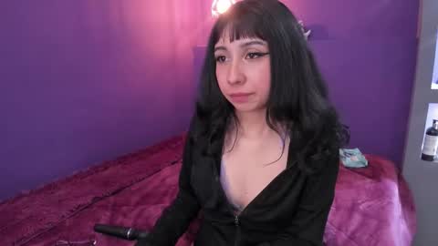 isabella_crofts online show from February 3, 6:22 am