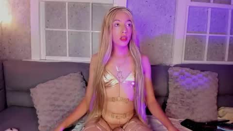 Snapshot of isabella_glam chatting on October 18, 7:07 pm Isabella online show from October 18, 7:07 pm
