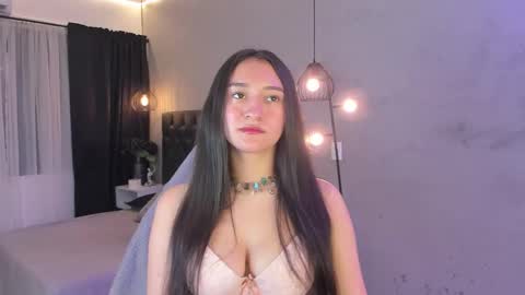 Isabella Nowa online show from March 3, 11:17 am