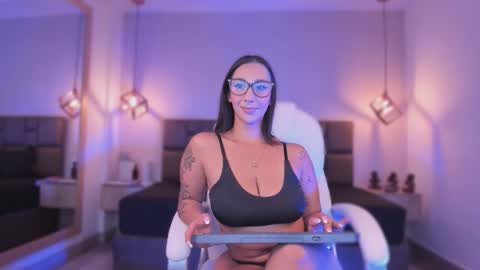 Isa  online show from September 22, 10:14 pm