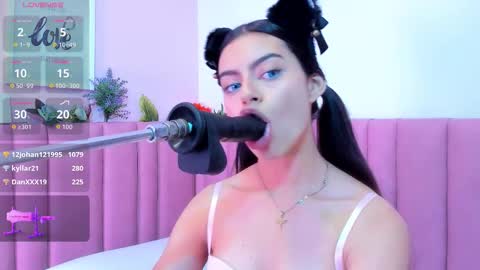 Snapshot of isabella_santos1 chatting on October 17, 4:27 am Isabella online show from October 17, 4:27 am