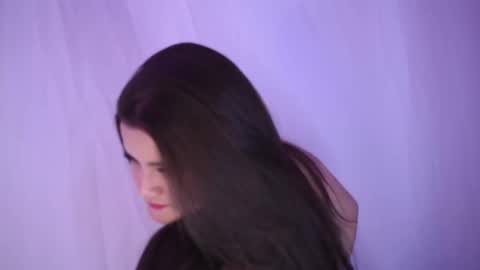 Snapshot of isabella_whiite chatting on February 21, 11:43 pm Isabella White online show from February 21, 11:43 pm