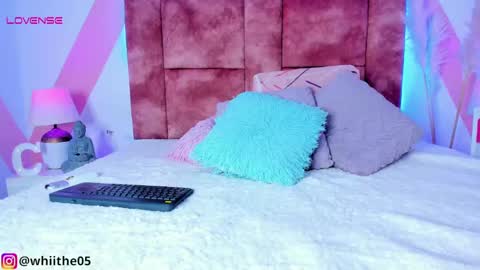 Snapshot of isabella_whiite chatting on March 6, 7:21 pm Isabella White online show from March 6, 7:21 pm