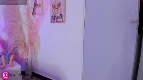 Snapshot of isabella_whiite chatting on October 15, 6:09 pm Isabella White online show from October 15, 6:09 pm