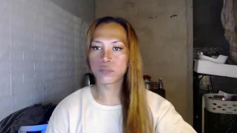 isabellabigcock03 online show from April 4, 3:52 pm